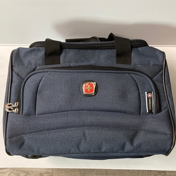 Swiss Gear duffle bag NWOT - Picture 1 of 7